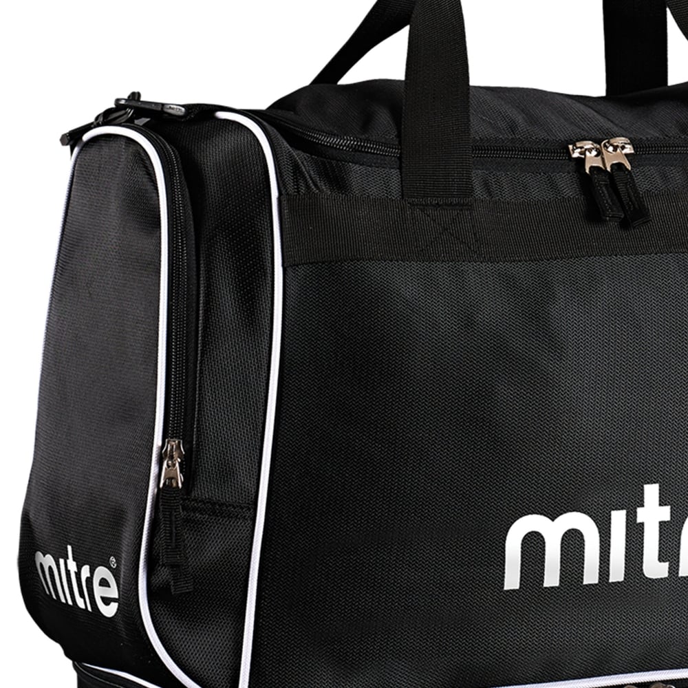 mitre_corre_holdall_hardbase_close_up.jpg