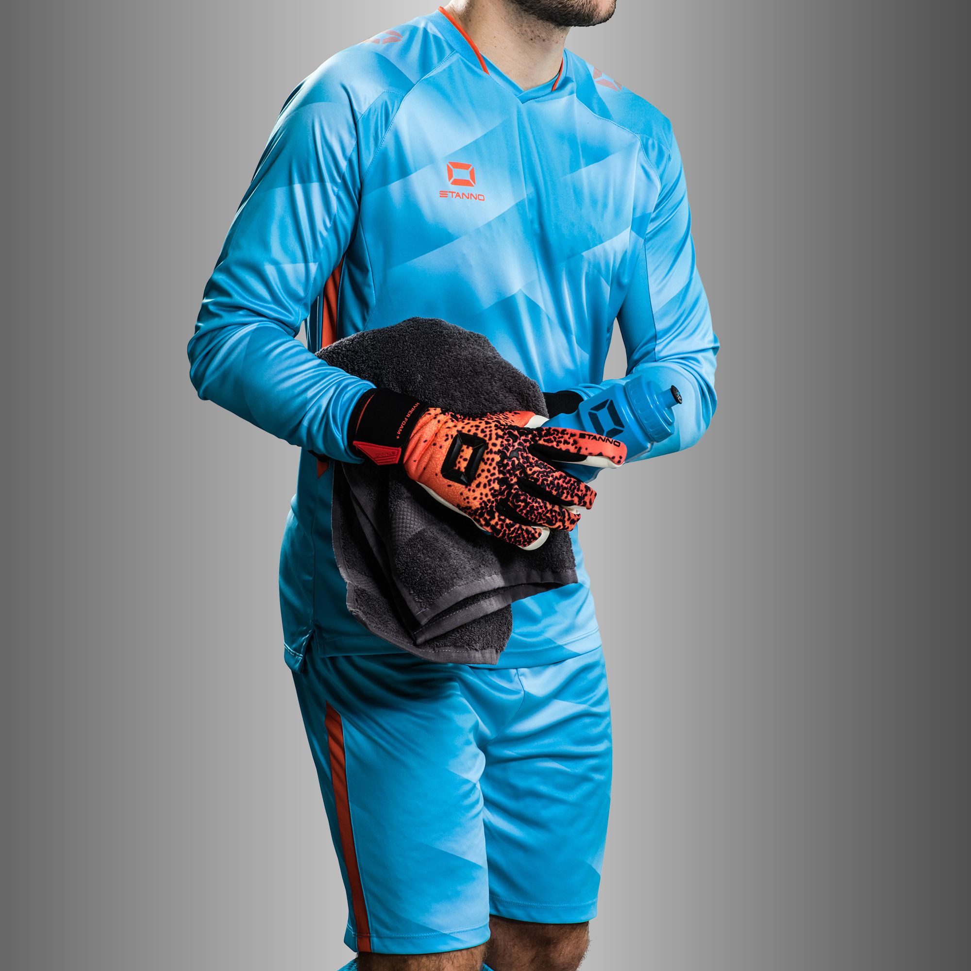stanno_vik_goalkeeper_set_aquatblue_orange_action.jpg