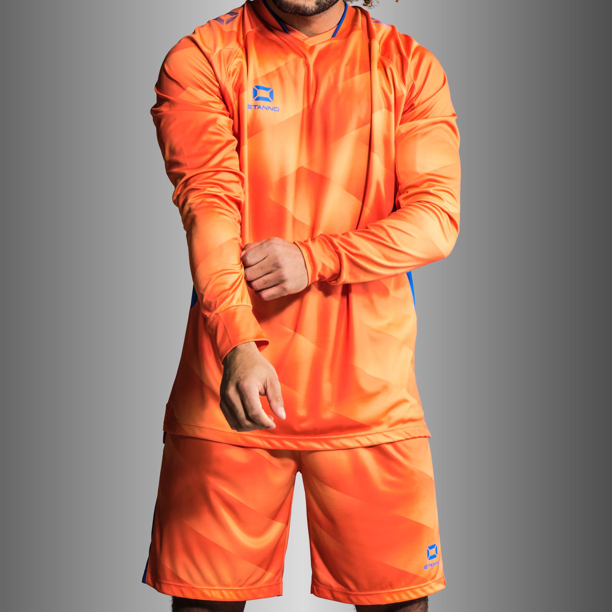 stanno_vik_goalkeeper_set_orange_brightblue_action.jpg